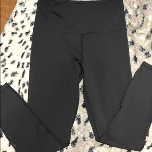 Zyia Light ‘N Tight 7/8 legging with mesh leg detail, high rise, size 6-8